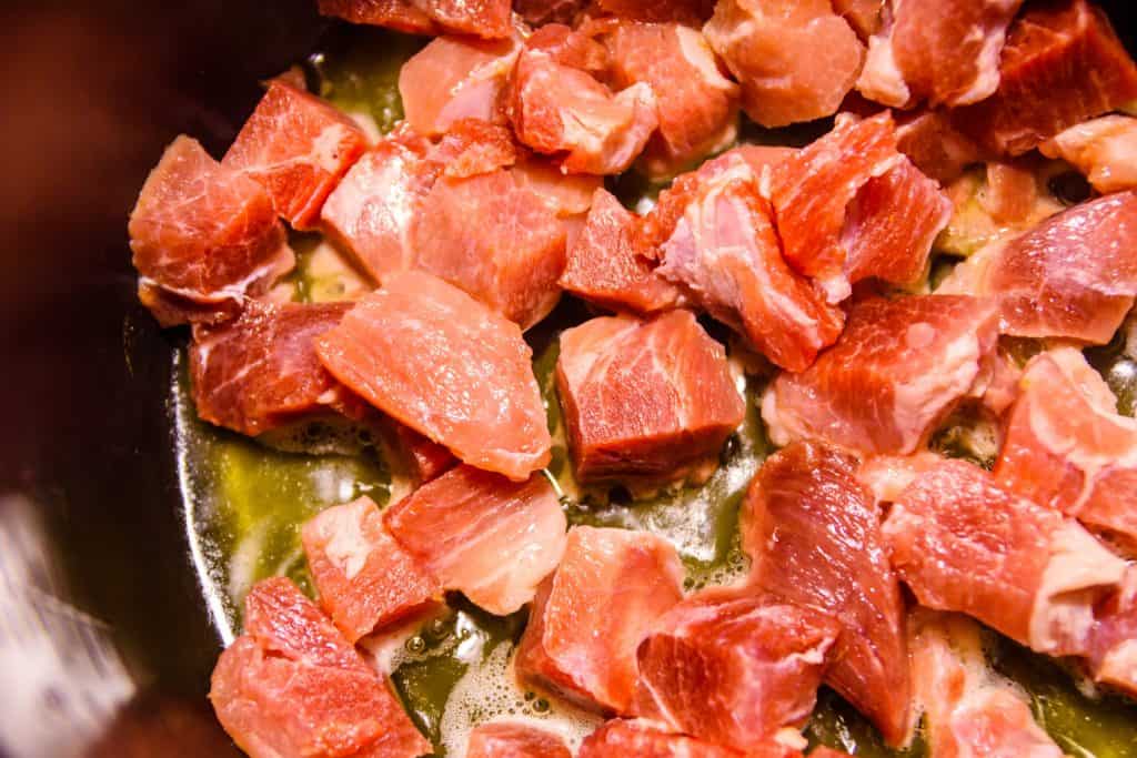 Can You Put Raw Meat In A Slow Cooker?