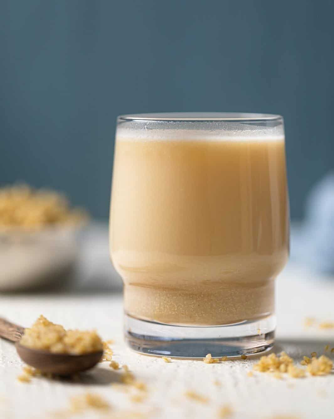 A glass of creamy and nutritious quinoa milk to start your day right!