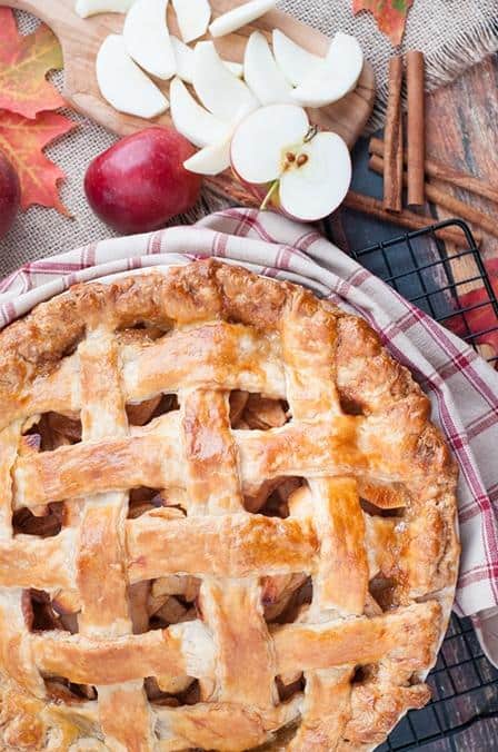  A slice of country comfort: apple pie fresh from the oven
