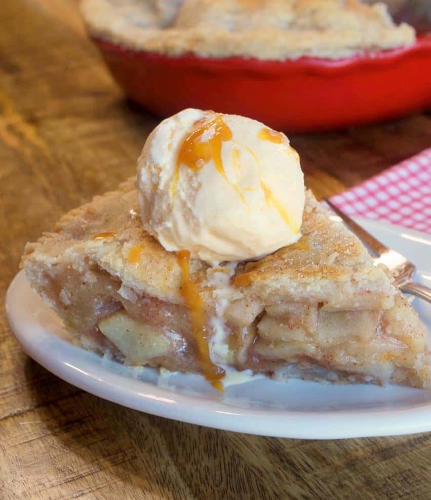 Warm and Comforting Country Apple Pie Recipe