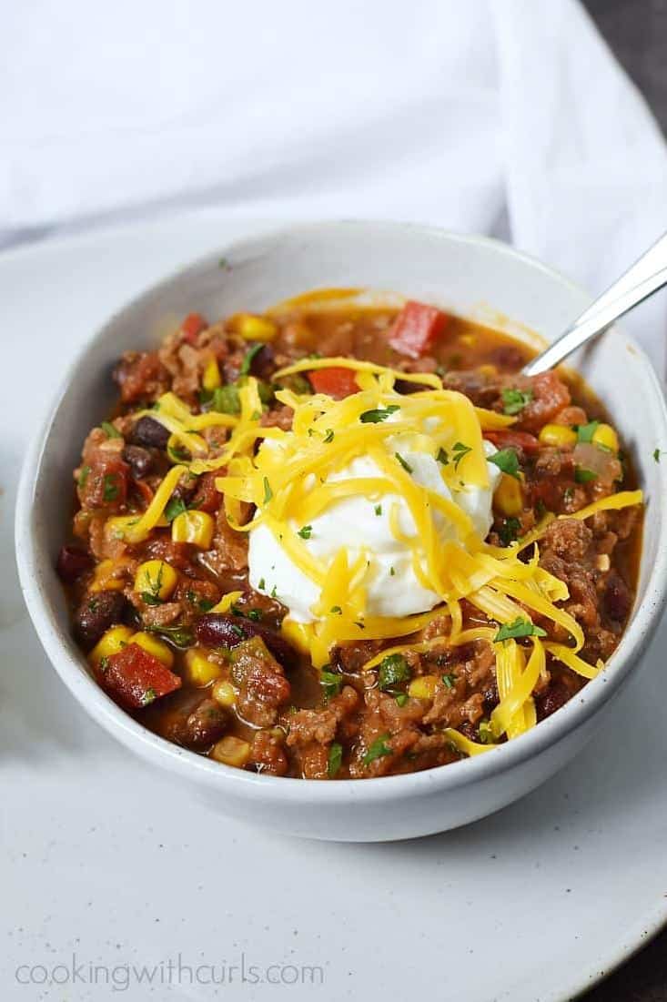  Don't forget to top your chili with your favorite garnishes, like shredded cheese, sour cream, or fresh herbs.