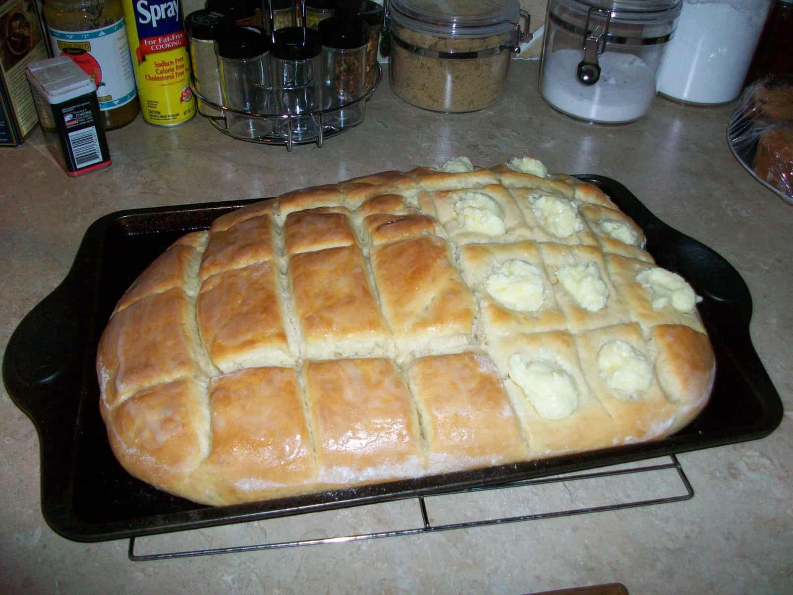 Freshly baked dinner rolls hot out of the oven