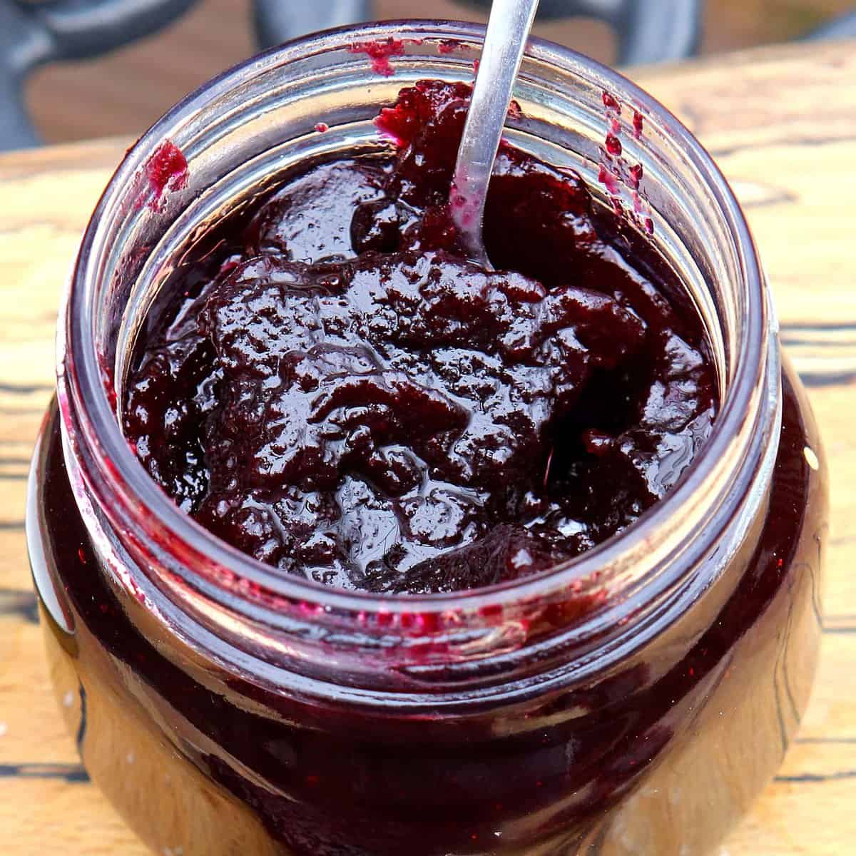  Nothing beats the taste of homemade jam, especially when it's made with fresh, seasonal berries.