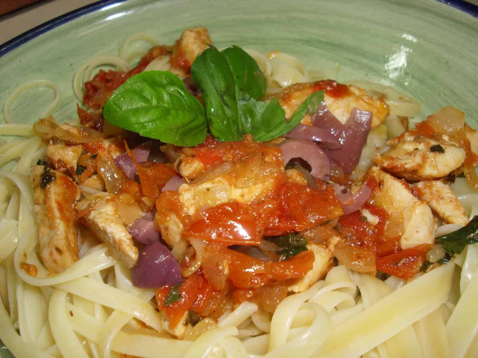 Pasta With Chicken and Sun-Dried Tomatoes