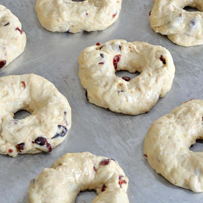  Ready to add some deliciousness to your breakfast routine? Try these Cranberry Orange Bagels!