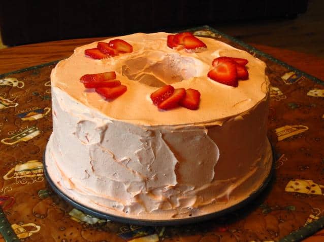 Impress Your Guests with Our Strawberry Cake Recipe