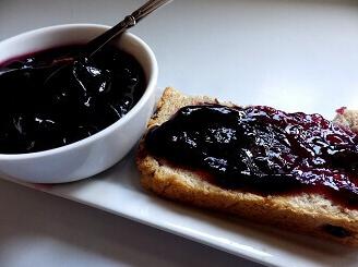  The aroma of freshly baked bread and simmering jam is simply heavenly.
