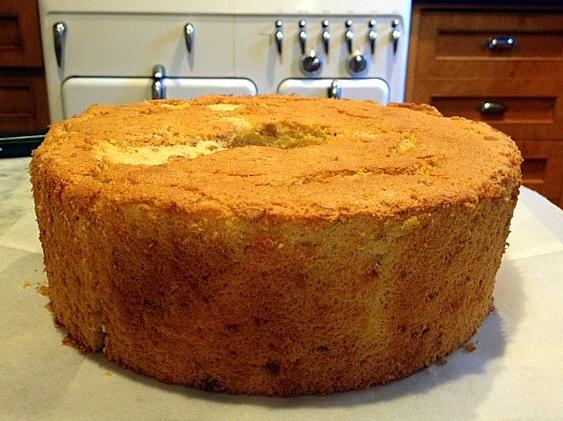  The secret to this sponge cake's texture is in the beating of the eggs.