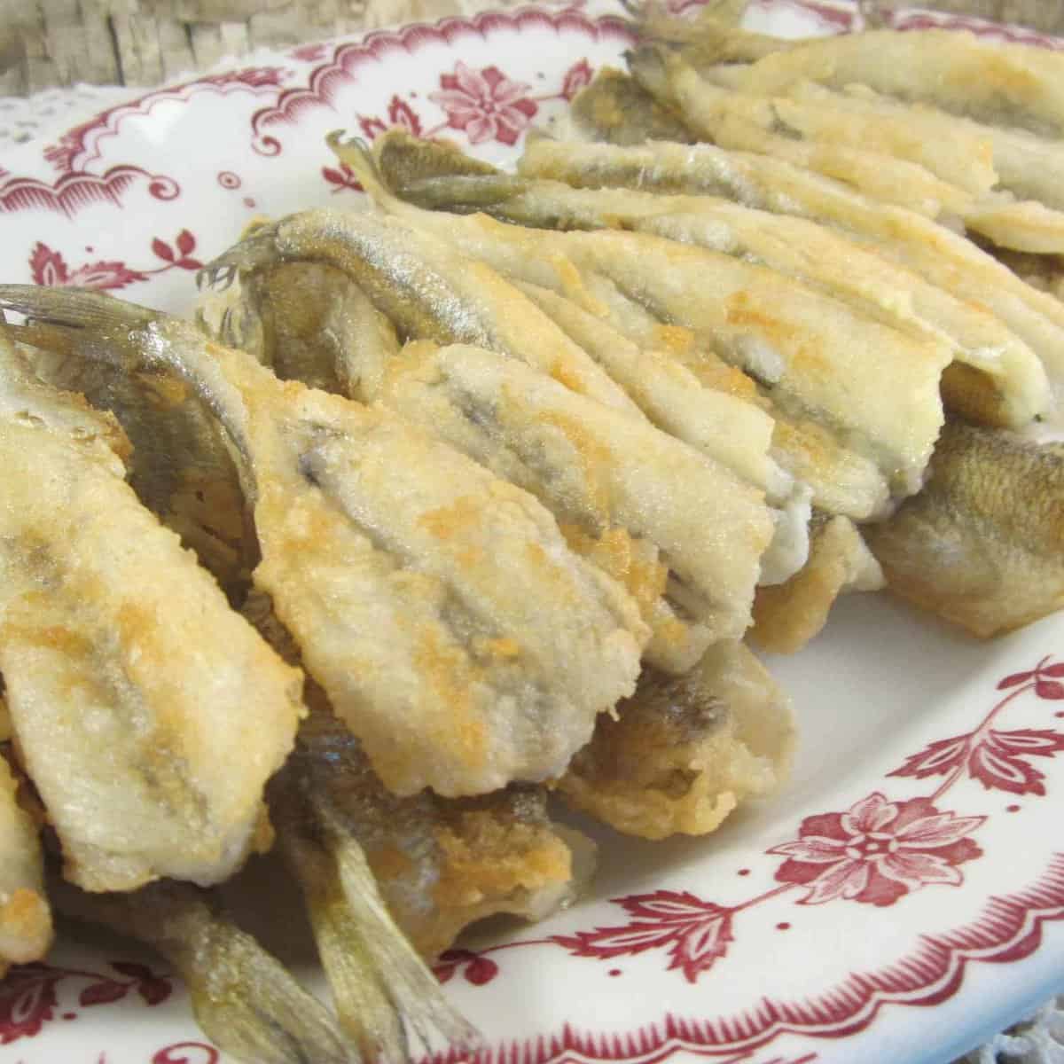  These smelts are the perfect appetizer or snack for any seafood lover.