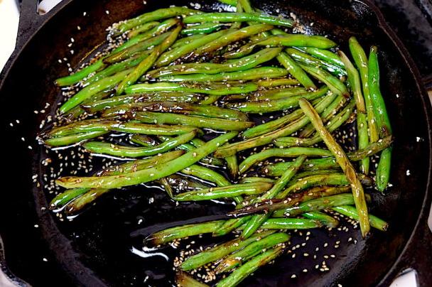  These Teriyaki Green Beans are a great way to add some color to your plate!
