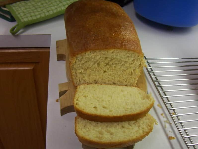 Delicious and Fluffy White Bread Recipe at Home
